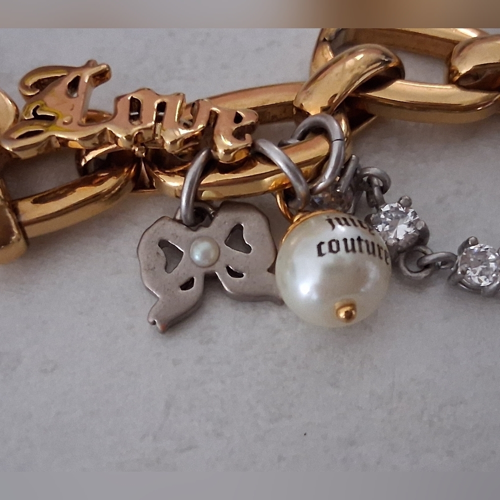 RARE Juicy Couture Gold Heart Charm Bracelet/ Y2K/ Original Heart Box - Picture 11 of 15